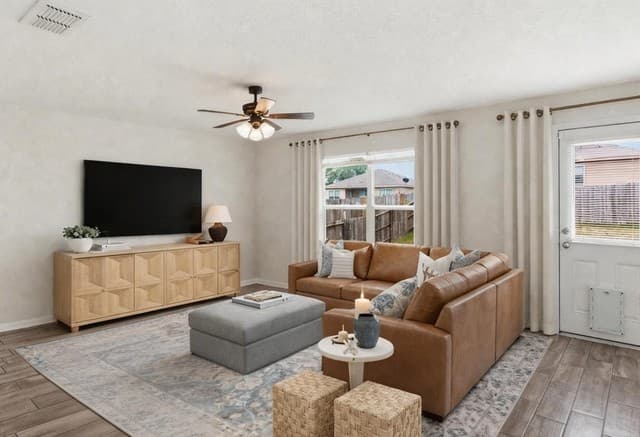 3-bedroom rental at 6230 Lake Victoria St in San Antonio, TX — photo 3