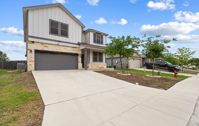 4-bedroom rental at 10679 Penelope Way in Converse, TX — photo 2