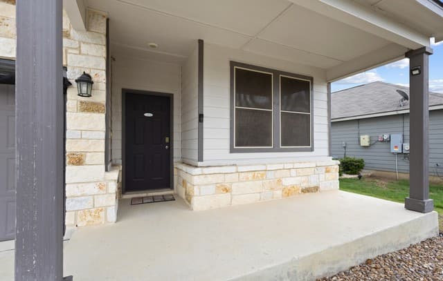 4-bedroom rental at 10679 Penelope Way in Converse, TX — photo 3