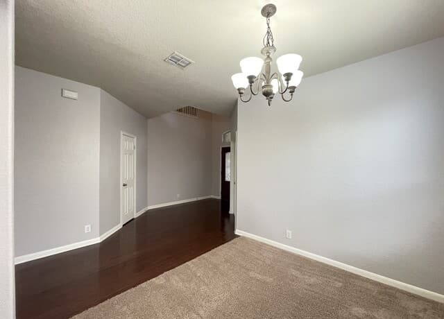 4-bedroom rental at 6202 Diego Ln in San Antonio, TX — photo 4