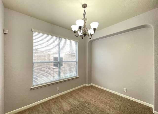 4-bedroom rental at 6202 Diego Ln in San Antonio, TX — photo 5