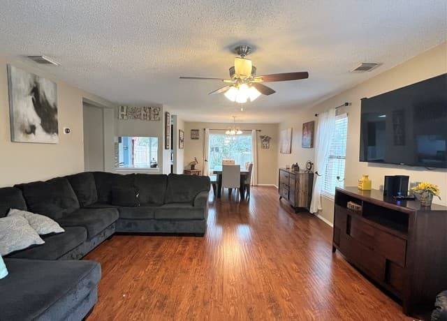 3-bedroom rental at 7543 Prairie Lace in San Antonio, TX — photo 5