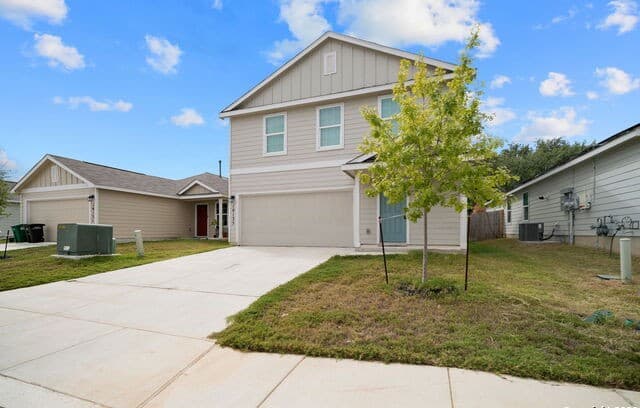 4-bedroom rental at 10135 Braun Cloud in San Antonio, TX — photo 2