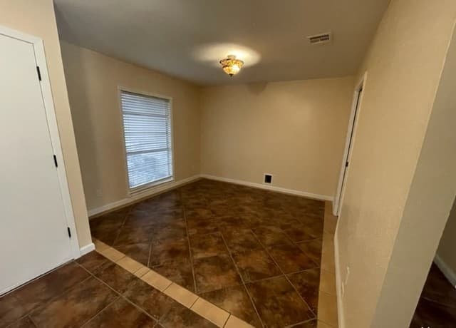 3-bedroom rental at 838 Saddlebrook Dr in San Antonio, TX — photo 5