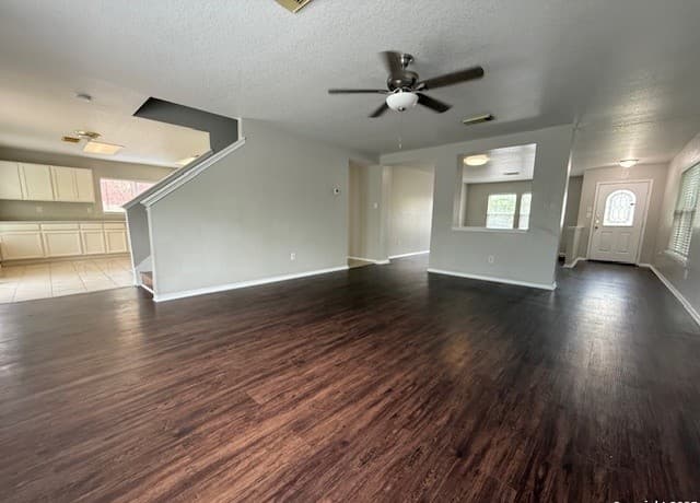 5-bedroom rental at 8215 Donley Pond in San Antonio, TX — photo 5