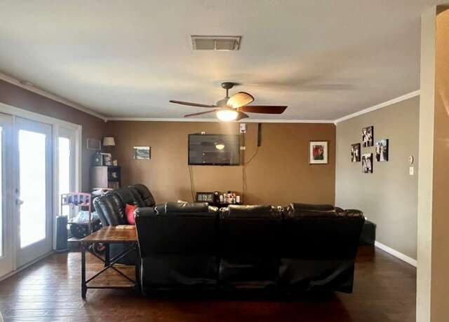 4-bedroom rental at 16406 Clydesdale in Selma, TX — photo 2