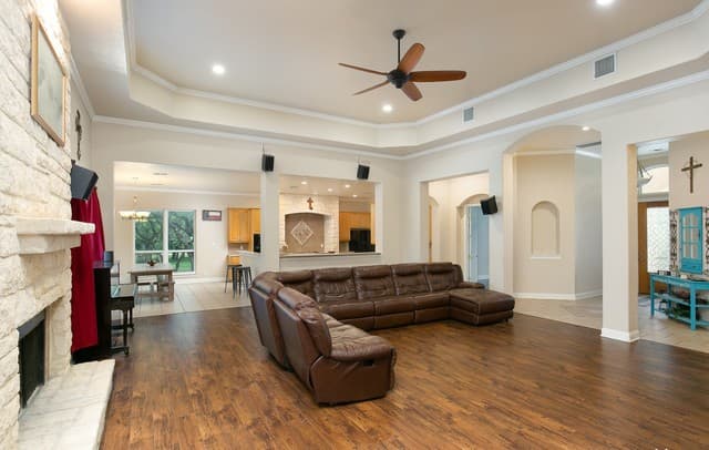 4-bedroom rental at 26807 Interstate 10 W Unit 3 in Boerne, TX — photo 4