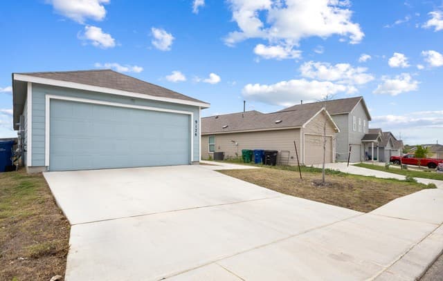 3-bedroom rental at 9126 Selene Place in San Antonio, TX — photo 2