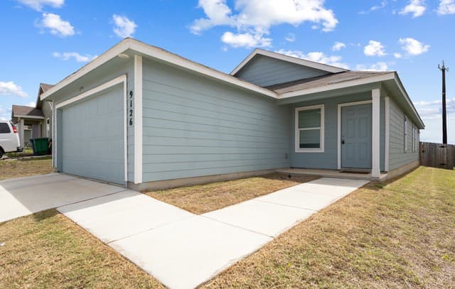 3-bedroom rental at 9126 Selene Place in San Antonio, TX — photo 3