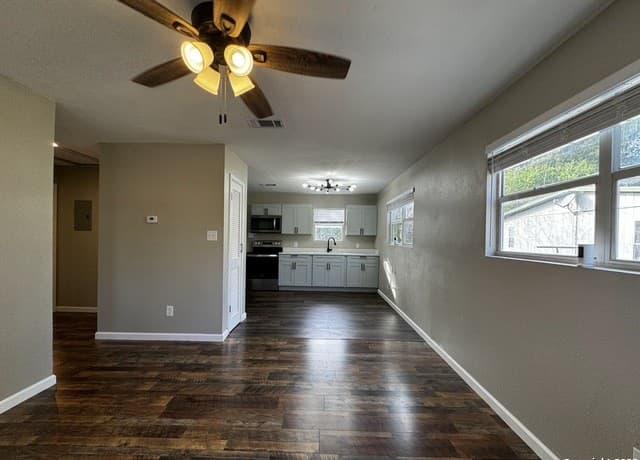 2-bedroom rental at 15435 Belen St in San Antonio, TX — photo 4