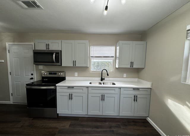 2-bedroom rental at 15435 Belen St in San Antonio, TX — photo 5