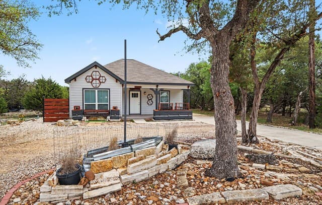 2-bedroom rental at 2071 Hornsby in Spring Branch, TX — photo 3