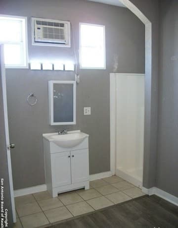 3-bedroom rental at 340 McKinley Unit 1 in San Antonio, TX — photo 5