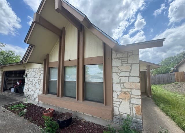 3-bedroom rental at 7114 Winter Ridge in Converse TX