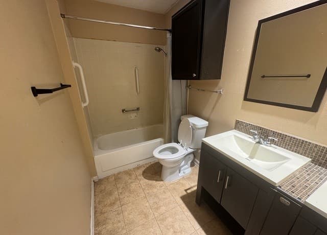 3-bedroom rental at 7114 Winter Ridge in Converse, TX — photo 4