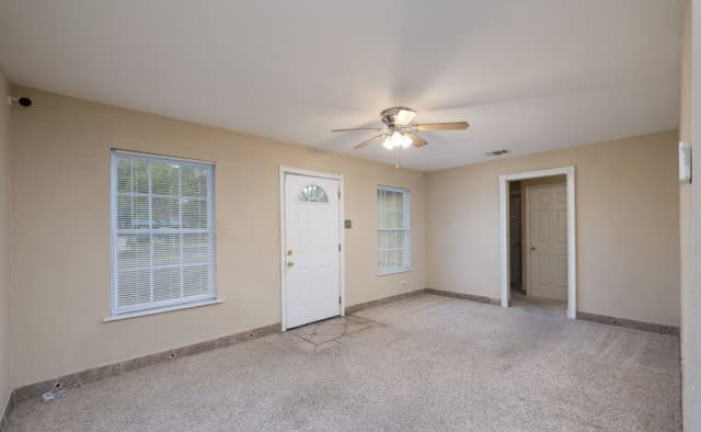 3-bedroom rental at 430 Demya Dr in San Antonio, TX — photo 2