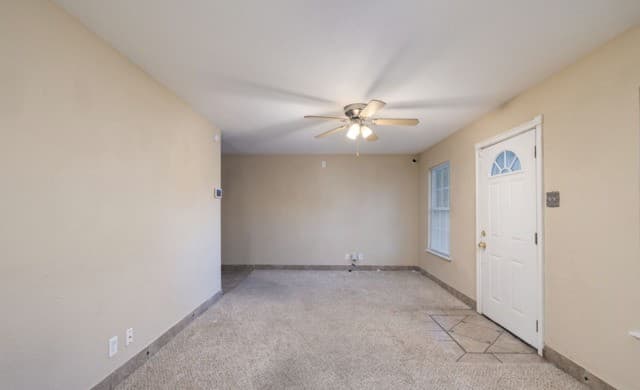 3-bedroom rental at 430 Demya Dr in San Antonio, TX — photo 3