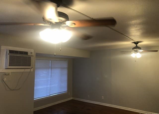 2-bedroom rental at 215 Edna Ave in San Antonio, TX — photo 2