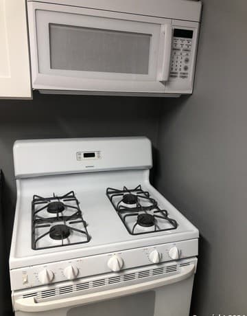 2-bedroom rental at 215 Edna Ave in San Antonio, TX — photo 3