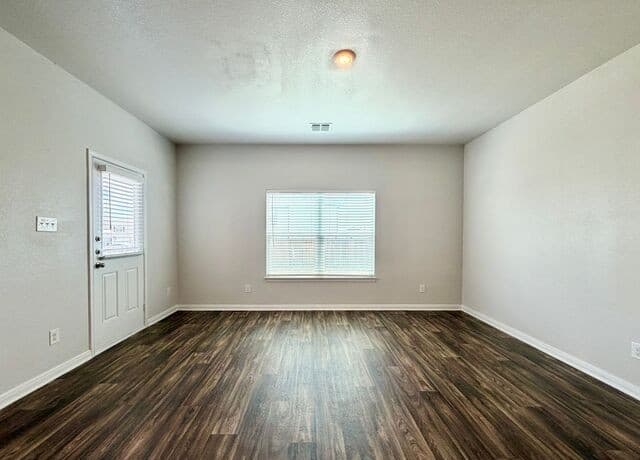 4-bedroom rental at 10950 Chippewa Trace in San Antonio, TX — photo 4