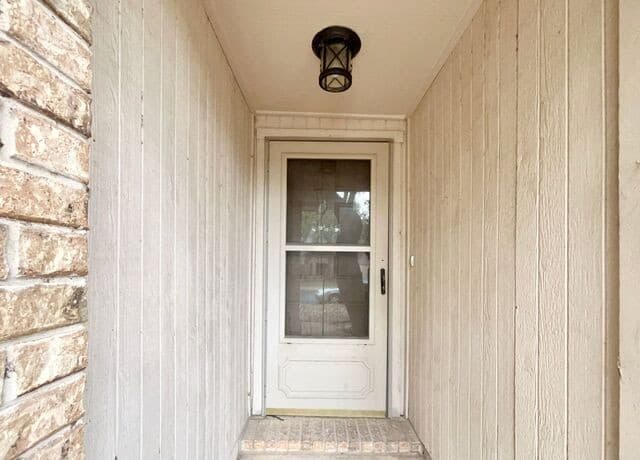 3-bedroom rental at 1627 Firwick Dr in San Antonio, TX — photo 2