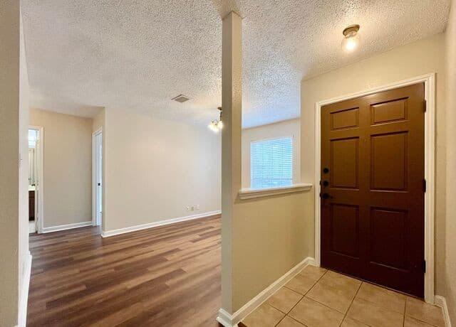 3-bedroom rental at 1627 Firwick Dr in San Antonio, TX — photo 3