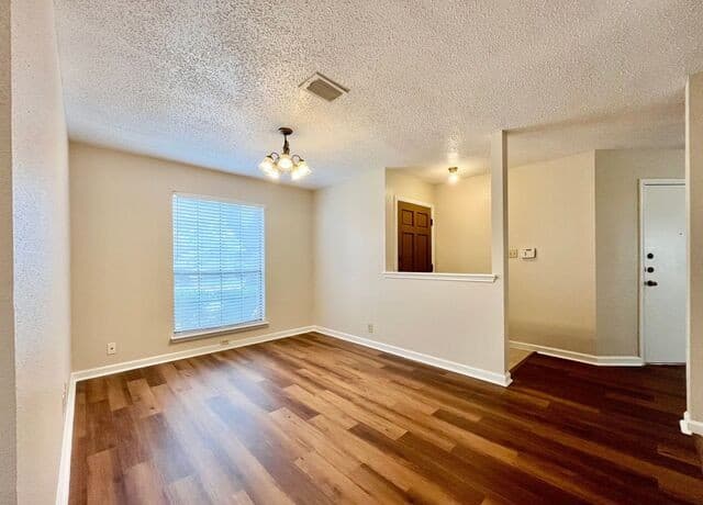 3-bedroom rental at 1627 Firwick Dr in San Antonio, TX — photo 4