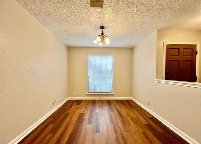3-bedroom rental at 1627 Firwick Dr in San Antonio, TX — photo 5