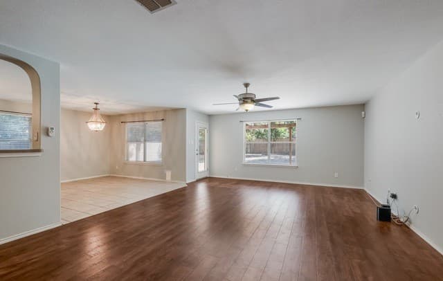 4-bedroom rental at 15234 Redbird Mnr in San Antonio, TX — photo 3