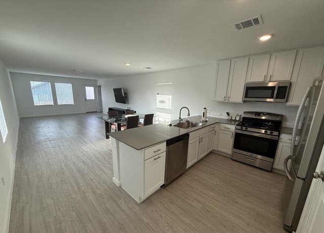 4-bedroom rental at 9107 Selene Pl in San Antonio, TX — photo 2