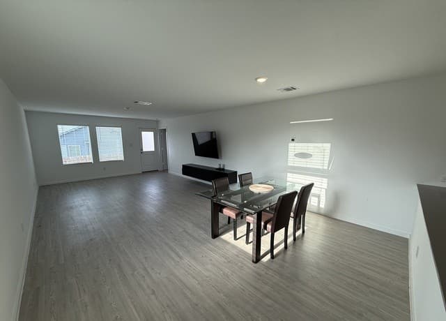 4-bedroom rental at 9107 Selene Pl in San Antonio, TX — photo 5