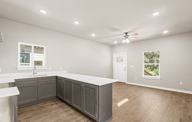 3-bedroom rental at 851 Porter St Unit 201 in San Antonio, TX — photo 4