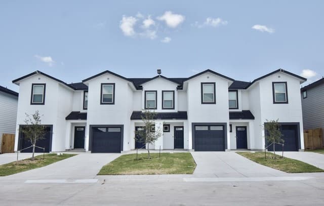 3-bedroom rental at 8311 Via Pisa Unit UNIT 103 in San Antonio TX