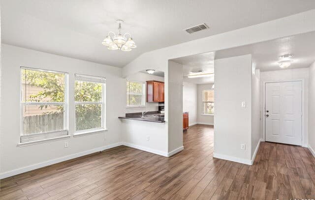 4-bedroom rental at 8607 Cheyenne Blf in Converse, TX — photo 3