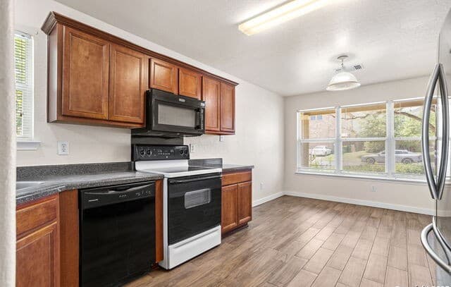 4-bedroom rental at 8607 Cheyenne Blf in Converse, TX — photo 4