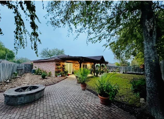 3-bedroom rental at 13406 Fawnwood St in San Antonio, TX — photo 2