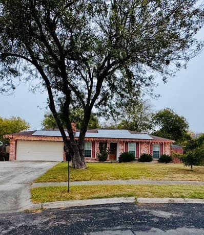 3-bedroom rental at 13406 Fawnwood St in San Antonio, TX — photo 5
