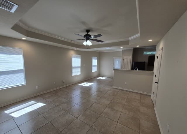 3-bedroom rental at 6611 Mia Way Unit 101 in San Antonio, TX — photo 2