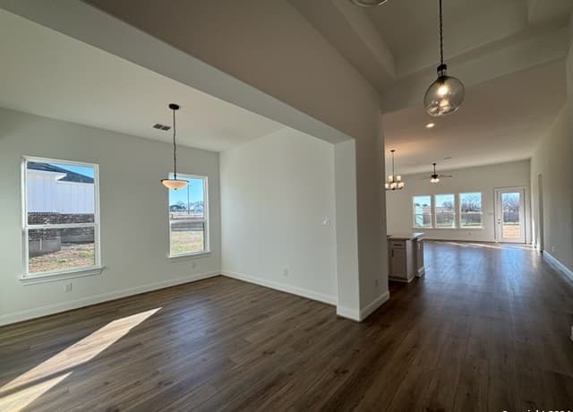 4-bedroom rental at 152 W Magnolia Circle in La Vernia, TX — photo 3