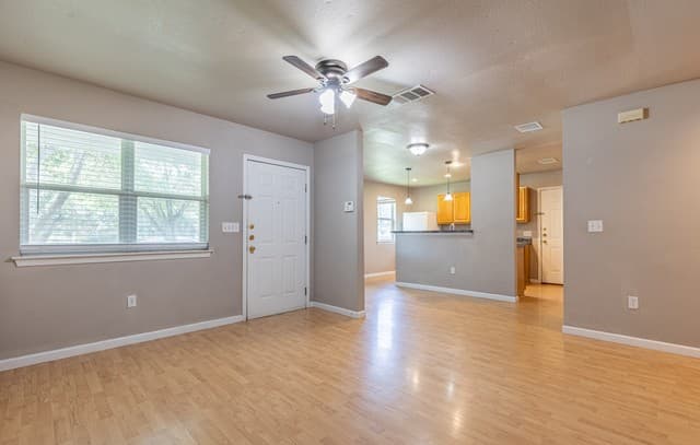 3-bedroom rental at 3727 Aragon Dr in San Antonio, TX — photo 5