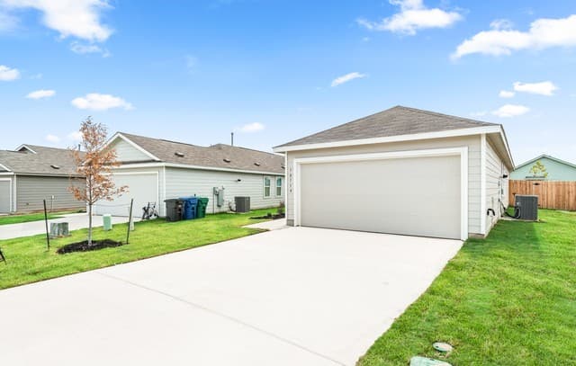 3-bedroom rental at 10119 Ana Heights in San Antonio, TX — photo 3