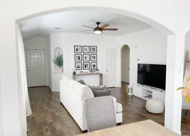 3-bedroom rental at 10202 Sun Mill in San Antonio, TX — photo 3