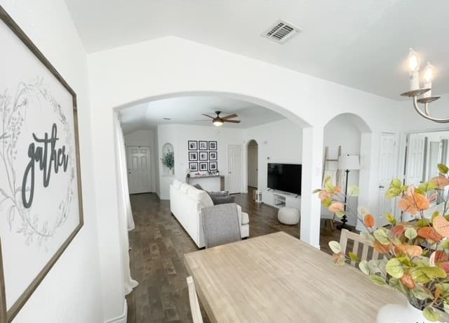 3-bedroom rental at 10202 Sun Mill in San Antonio, TX — photo 4