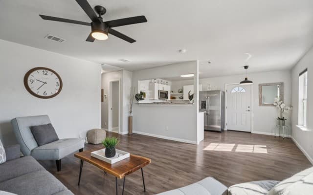3-bedroom rental at 627 Blaine in San Antonio, TX — photo 2