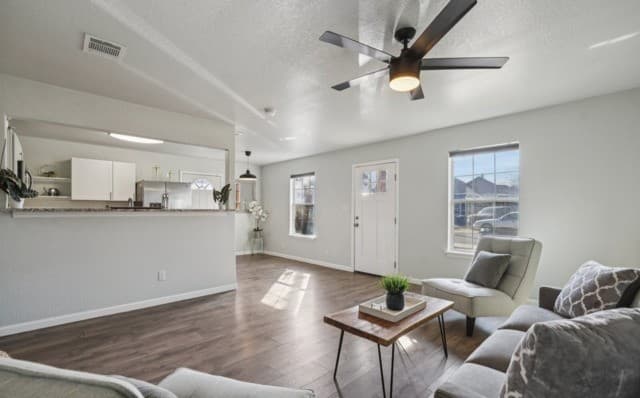3-bedroom rental at 627 Blaine in San Antonio, TX — photo 4