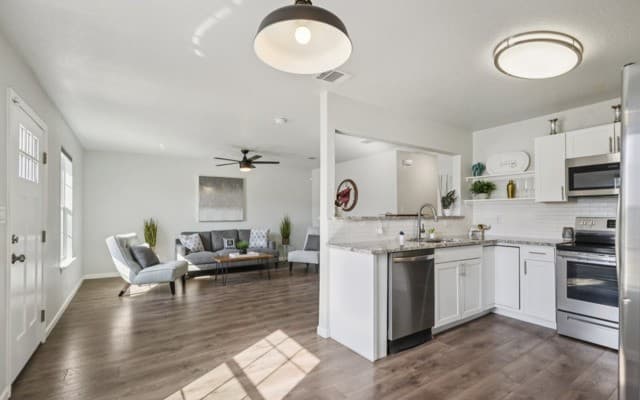 3-bedroom rental at 627 Blaine in San Antonio, TX — photo 5