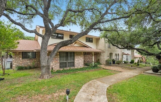 4-bedroom rental at 6106 Vance Jackson Rd Unit 42 in San Antonio, TX — photo 3