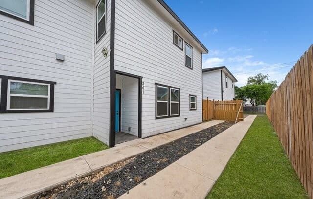 2-bedroom rental at 323 Gabriel Unit 201 in San Antonio, TX — photo 2