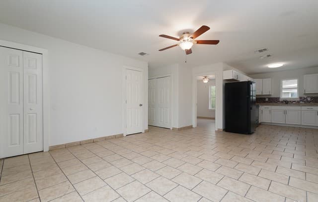 4-bedroom rental at 214 Nopal St Unit 201 in San Antonio, TX — photo 2