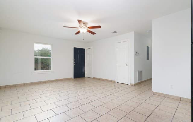 4-bedroom rental at 214 Nopal St Unit 201 in San Antonio, TX — photo 5